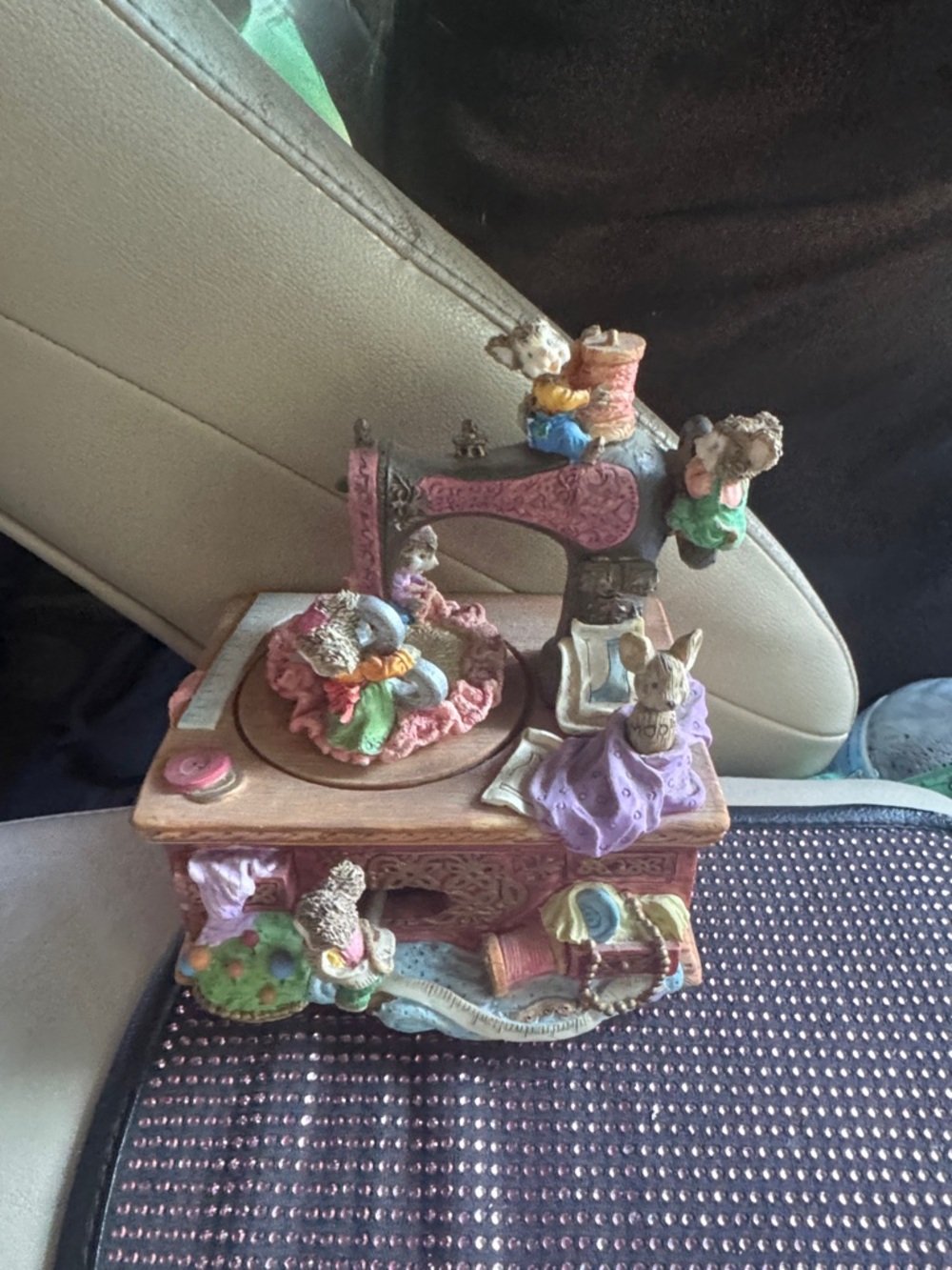 Vintage Decorative Bunny Sewing Machine Figurine - Wind-Up Music